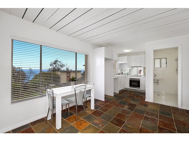 5 North Scenic Rd, Forresters Beach NSW 2260