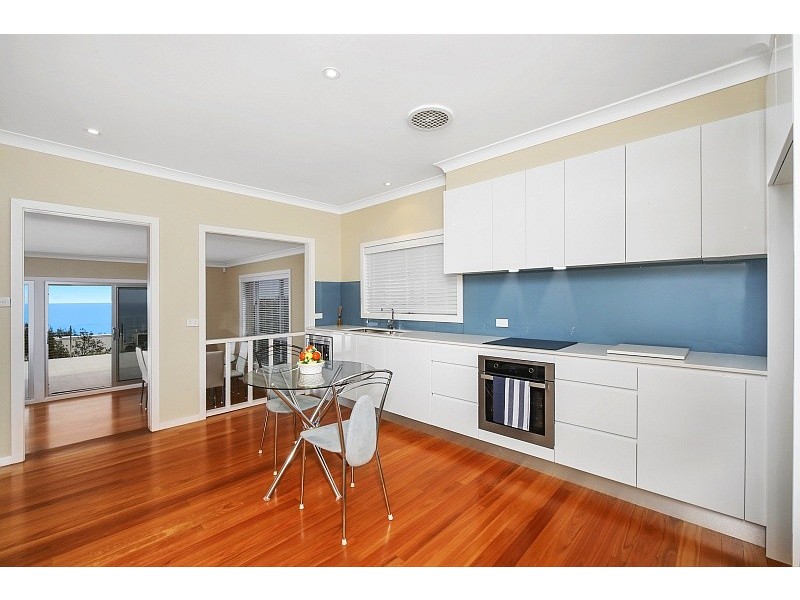 5 North Scenic Rd, Forresters Beach NSW 2260