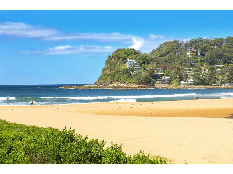 16 Bareena Avenue, North Avoca NSW 2260