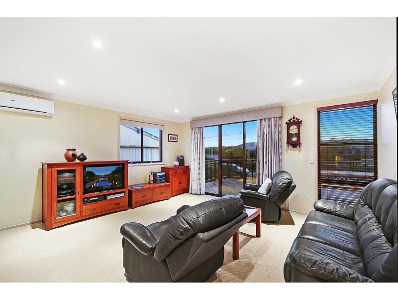 16 Boos Road, Forresters Beach NSW 2260