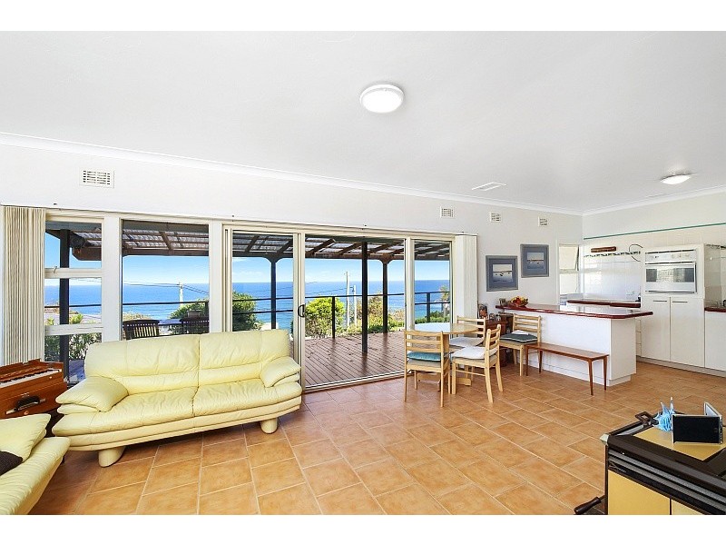 58 Forresters Beach Road, Forresters Beach NSW 2260