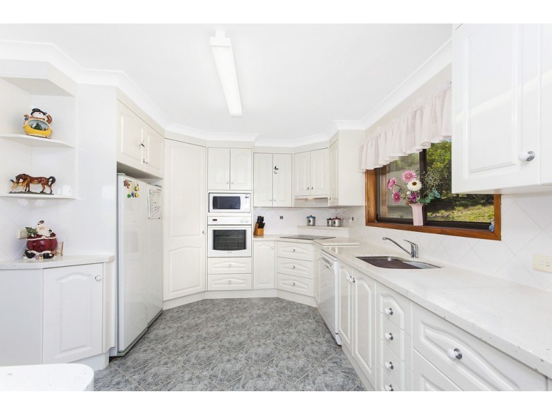 23 Henrys Road, Forresters Beach NSW 2260