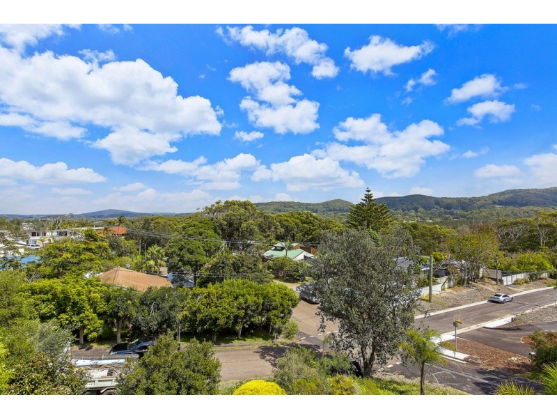 23 Henrys Road, Forresters Beach NSW 2260
