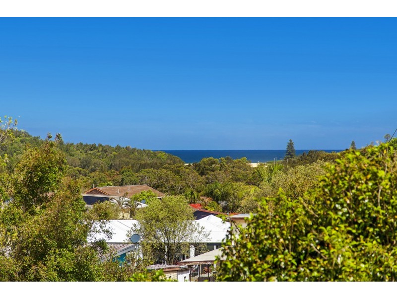 10 Warrina Street, Wamberal NSW 2260