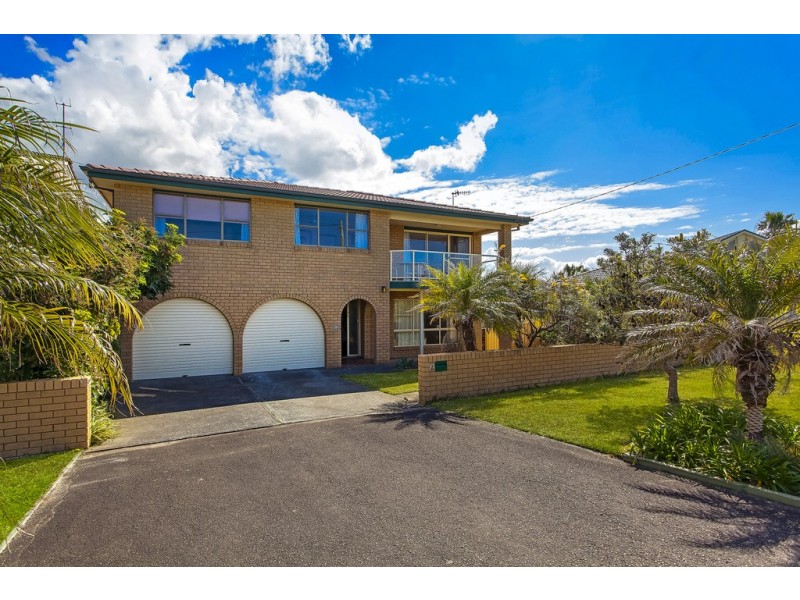 2 Pacific View Street, Forresters Beach NSW 2260