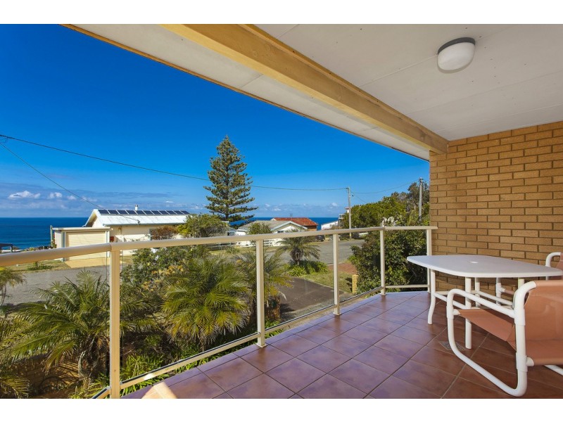 2 Pacific View Street, Forresters Beach NSW 2260