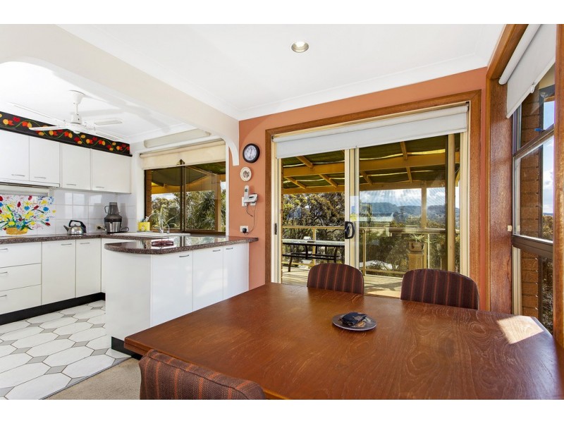 2 Pacific View Street, Forresters Beach NSW 2260