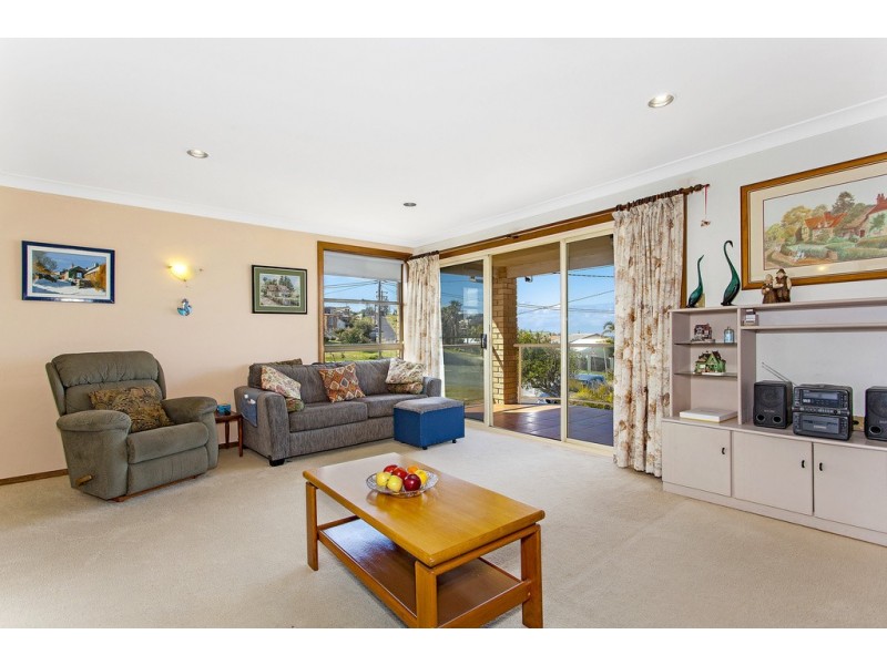 2 Pacific View Street, Forresters Beach NSW 2260