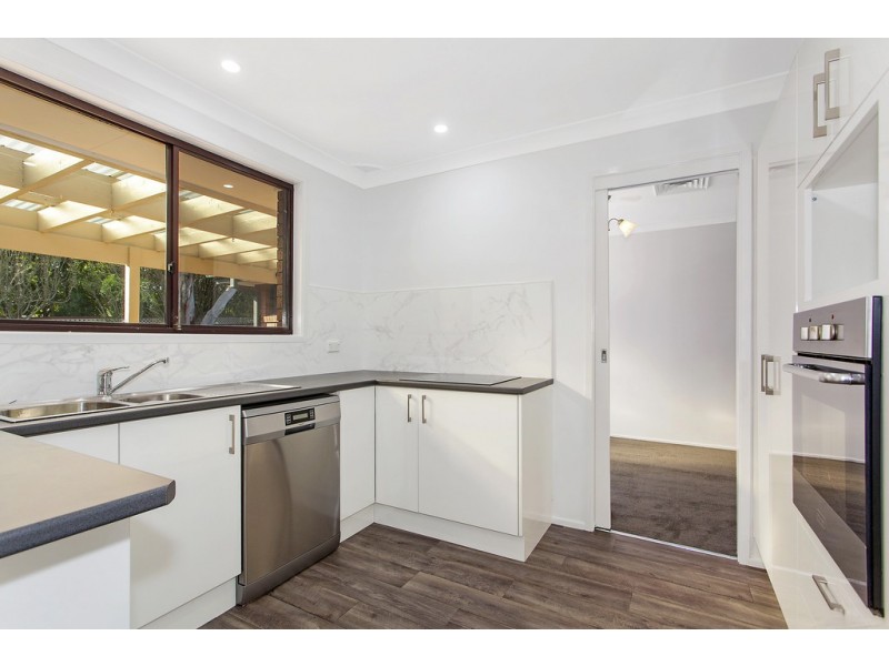 16 Banks Close, Bateau Bay NSW 2261