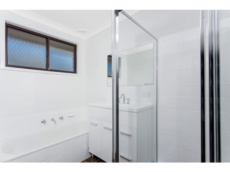 16 Banks Close, Bateau Bay NSW 2261