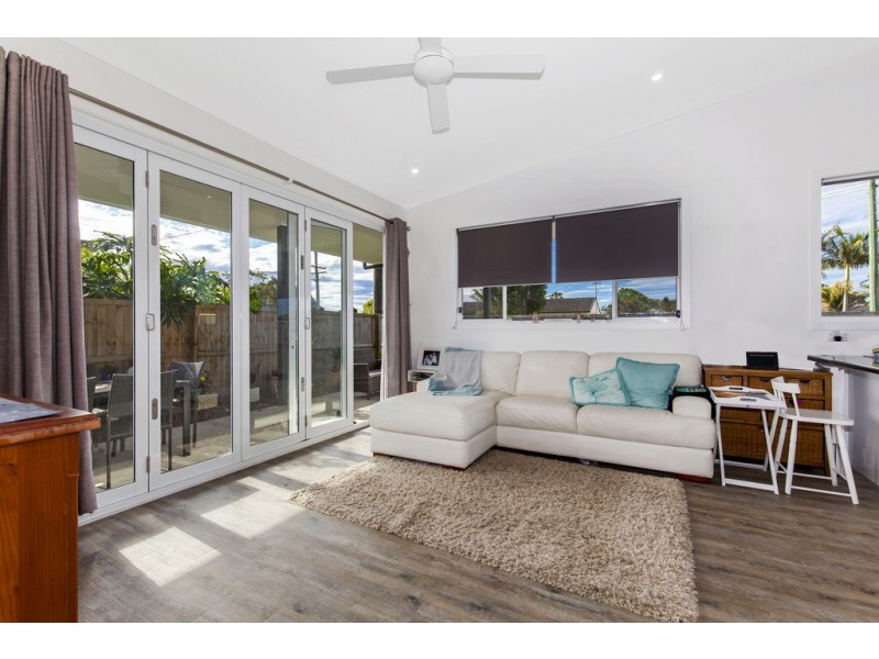 42 Flinders Avenue, Killarney Vale NSW 2261