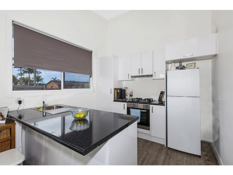 42 Flinders Avenue, Killarney Vale NSW 2261