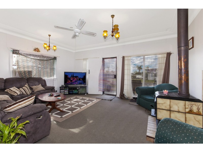42 Flinders Avenue, Killarney Vale NSW 2261