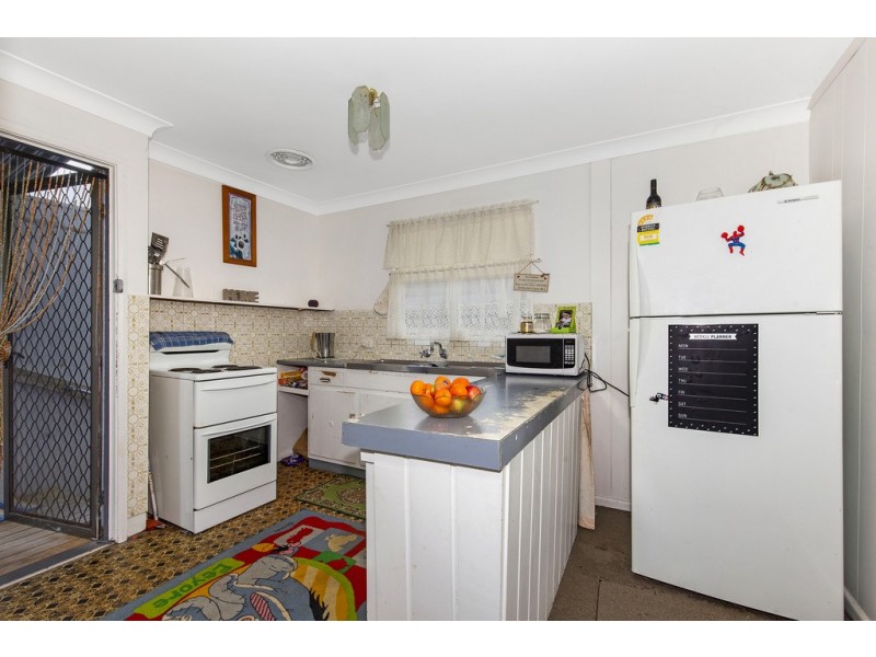 42 Flinders Avenue, Killarney Vale NSW 2261