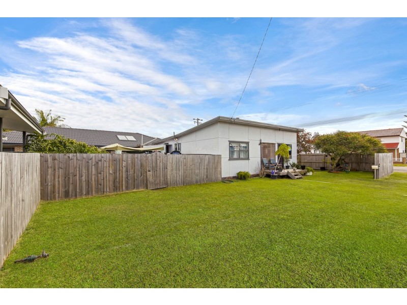 42 Flinders Avenue, Killarney Vale NSW 2261