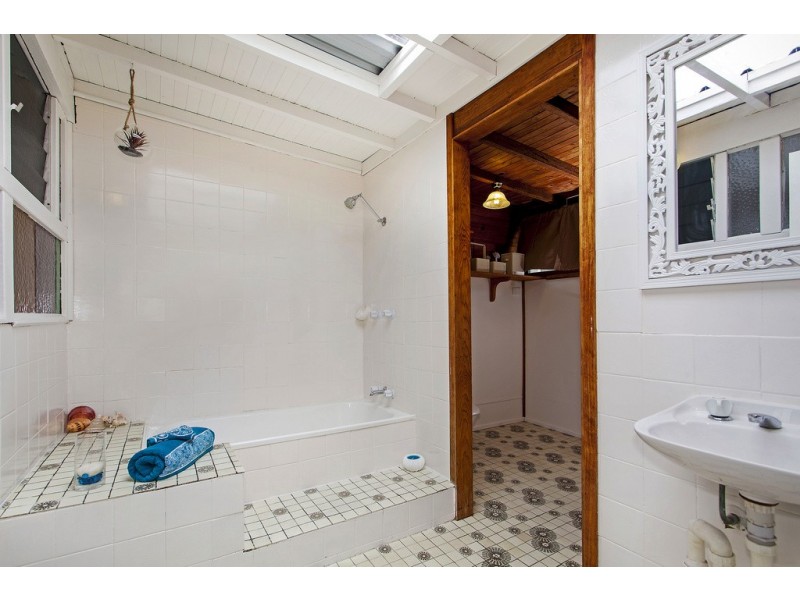 51 Lowanna Avenue, Forresters Beach NSW 2260