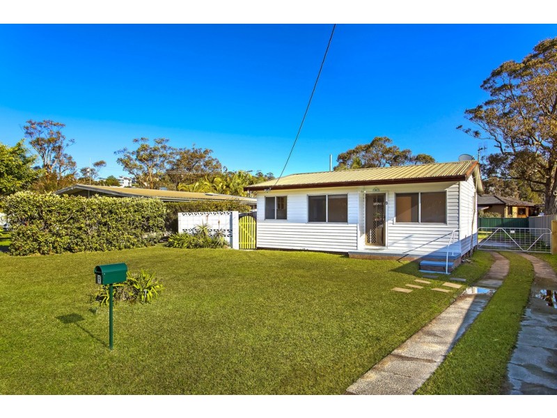 9 Crystal Street, Forresters Beach NSW 2260
