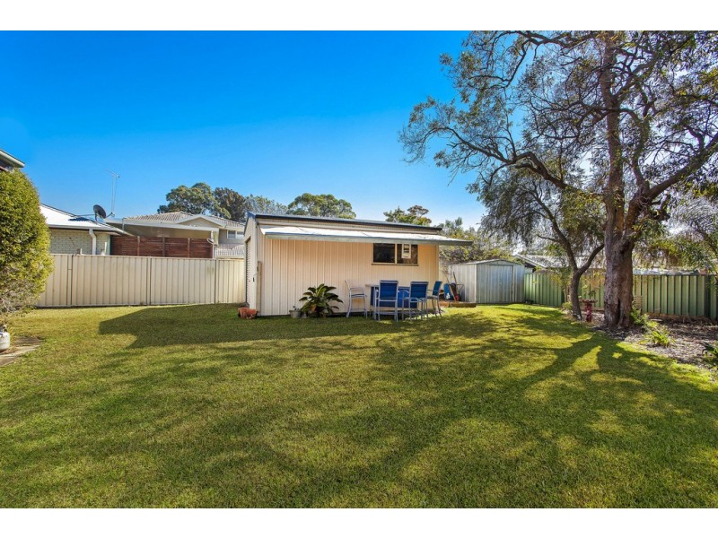 8 Hazel Close, Berkeley Vale NSW 2261