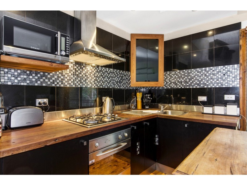 915 The Entrance Road, Forresters Beach NSW 2260