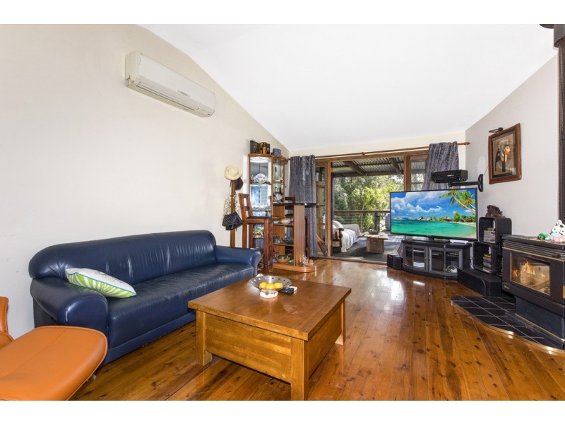 915 The Entrance Road, Forresters Beach NSW 2260