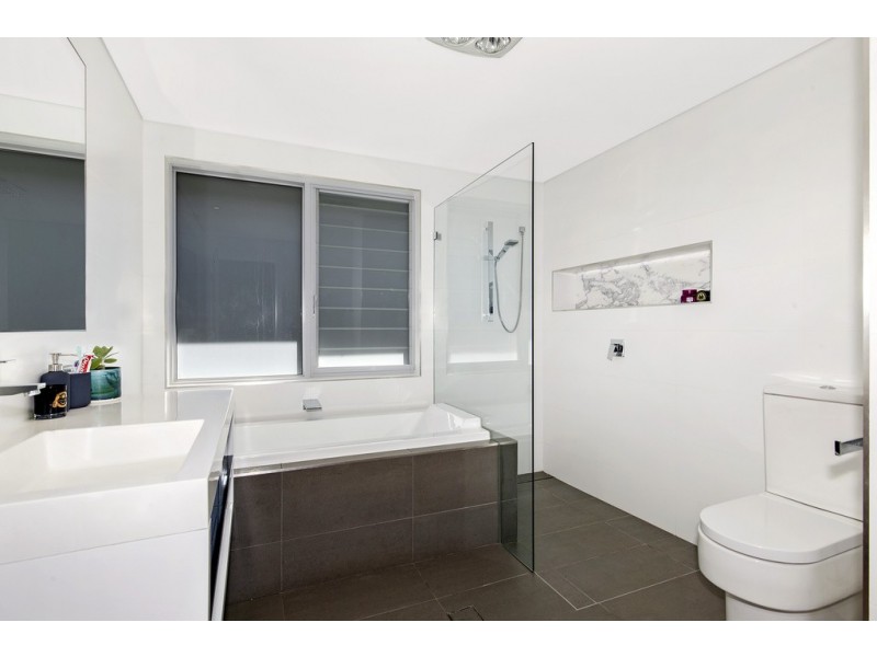 20 Curzon Avenue, Bateau Bay NSW 2261