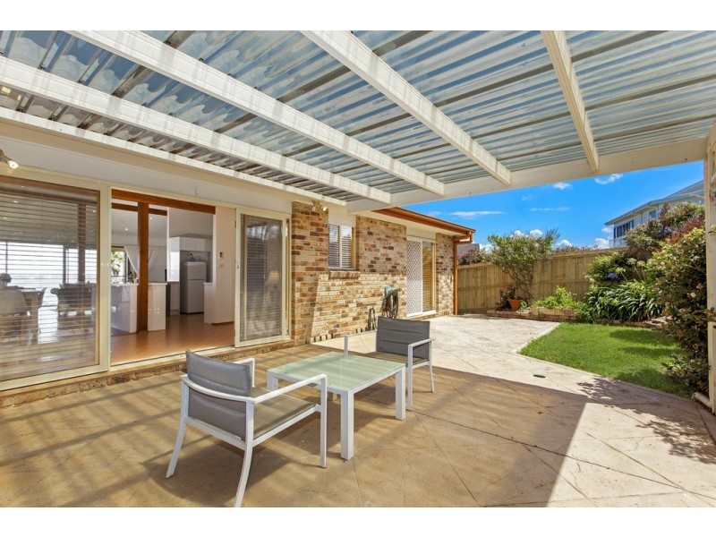 6 North Scenic Road, Forresters Beach NSW 2260