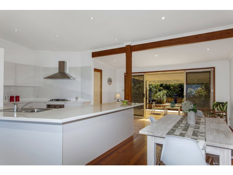 6 North Scenic Road, Forresters Beach NSW 2260