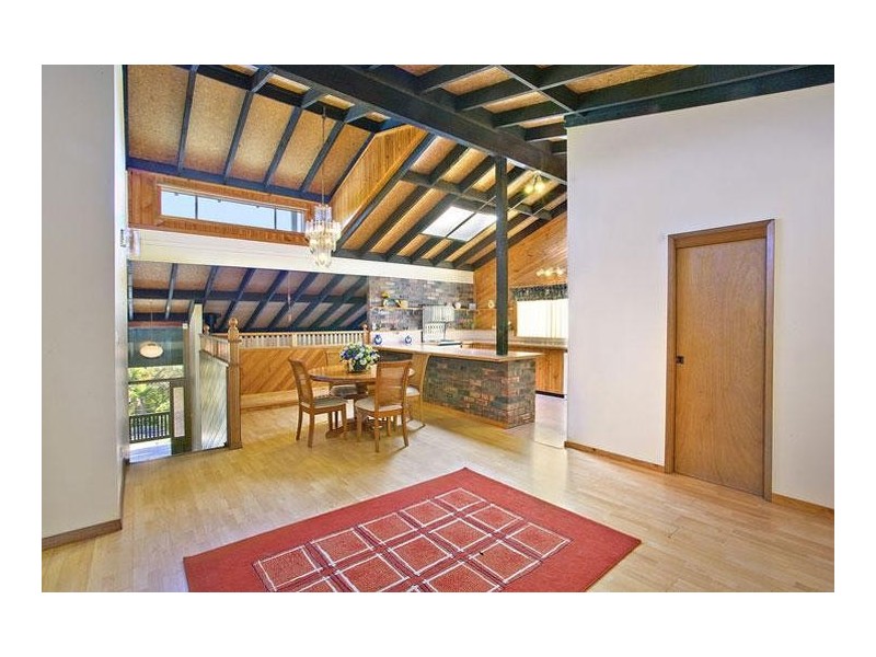 4 Dan Place, Forresters Beach NSW 2260