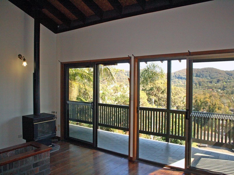 4 Dan Place, Forresters Beach NSW 2260