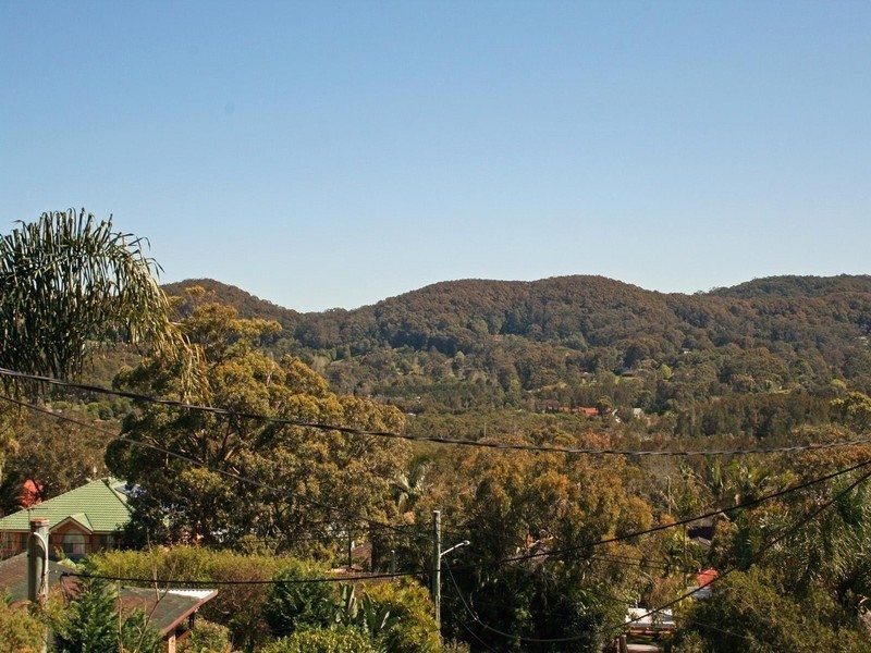 4 Dan Place, Forresters Beach NSW 2260