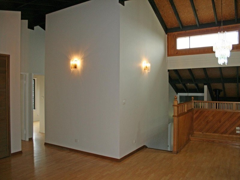 4 Dan Place, Forresters Beach NSW 2260