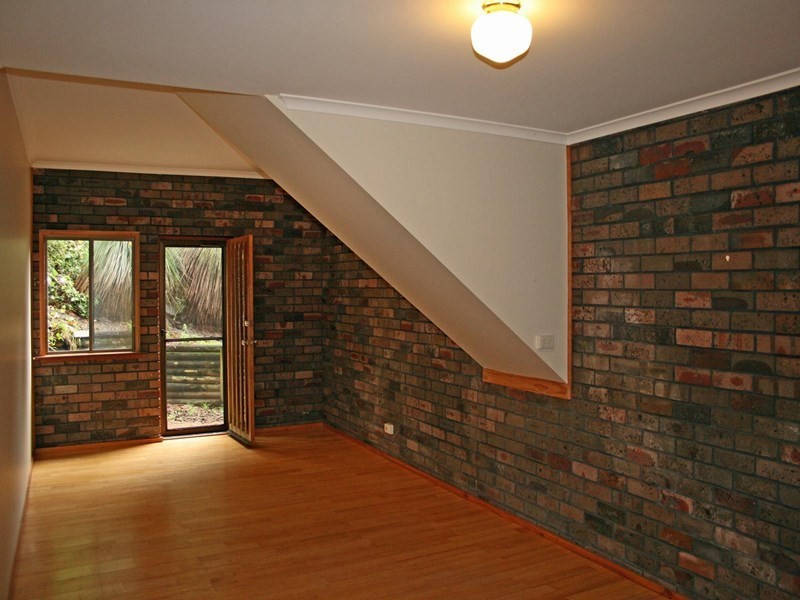 4 Dan Place, Forresters Beach NSW 2260