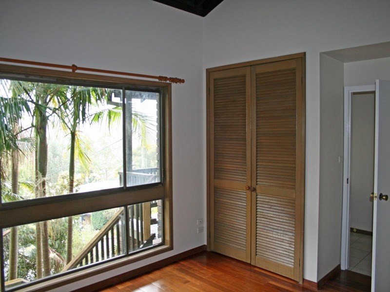 4 Dan Place, Forresters Beach NSW 2260