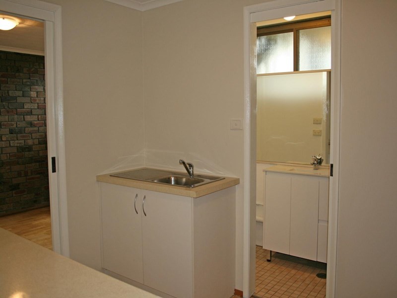 4 Dan Place, Forresters Beach NSW 2260