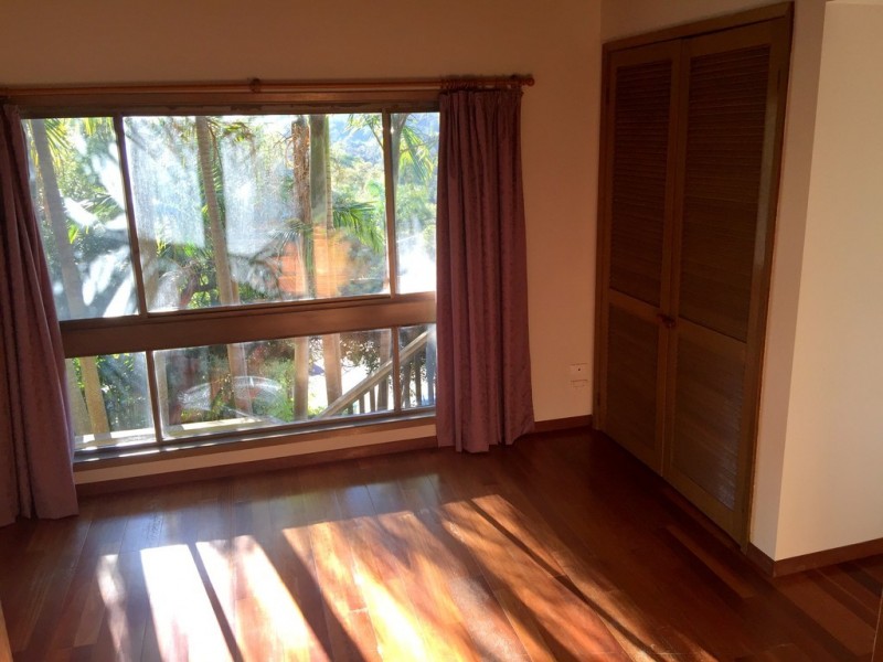 4 Dan Place, Forresters Beach NSW 2260