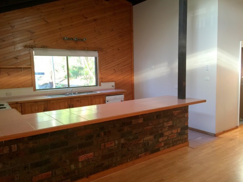 4 Dan Place, Forresters Beach NSW 2260