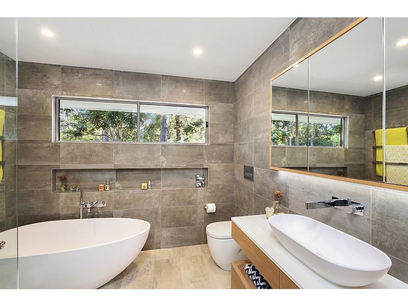 5 Leeside Road, North Avoca NSW 2260