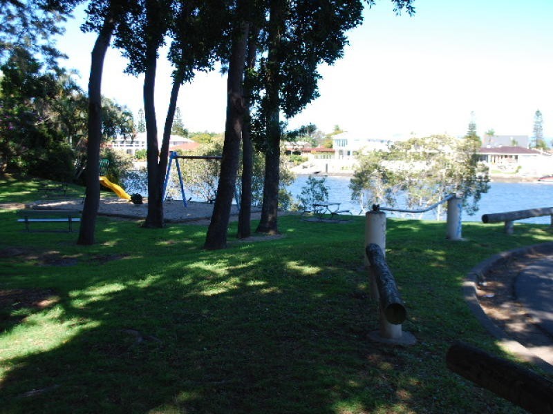 5 Campbell Street, Sorrento QLD 4217