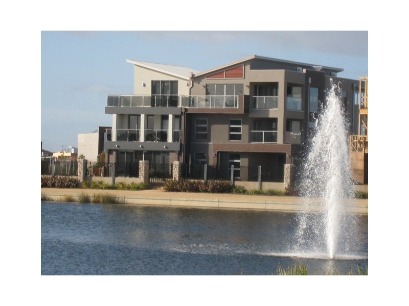 234/205  Caroline Springs Blvd, Caroline Springs VIC 3023