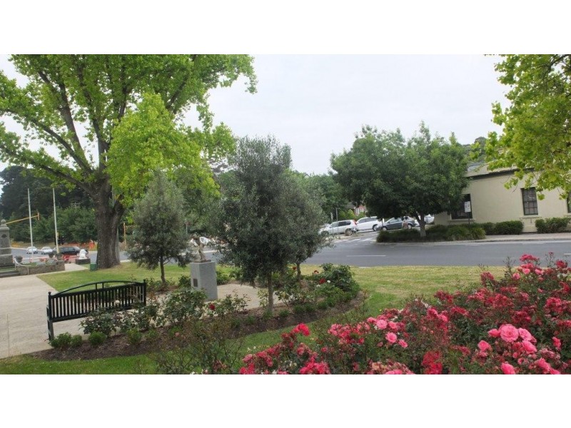 132 Broadleaf Way, Clyde North VIC 3978