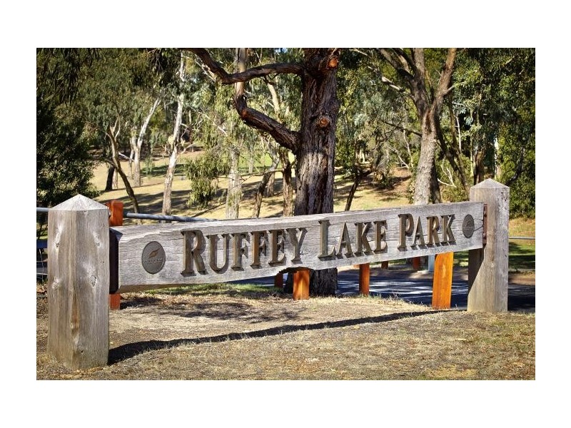 4 Morello Circle, Doncaster East VIC 3109