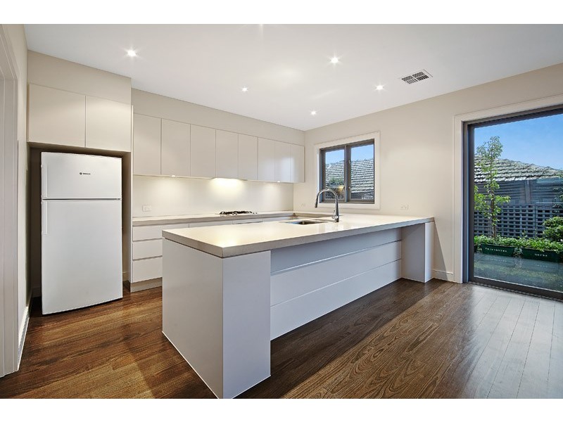 2/24 Orchard Cres, Mont Albert VIC 3127