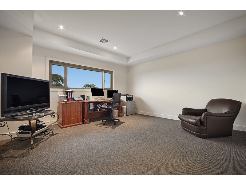 2/24 Orchard Cres, Mont Albert VIC 3127