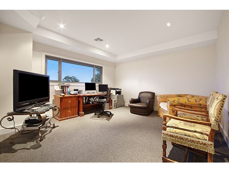 2/24 Orchard Cres, Mont Albert VIC 3127