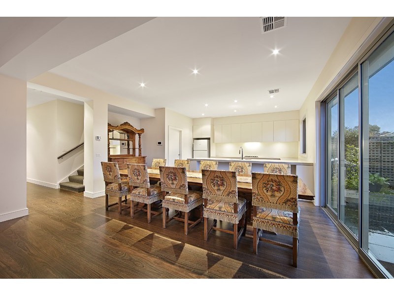 2/24 Orchard Cres, Mont Albert VIC 3127