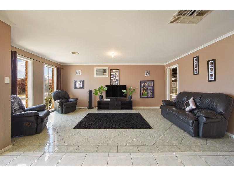 10 Honey Myrtle Way, Cranbourne VIC 3977