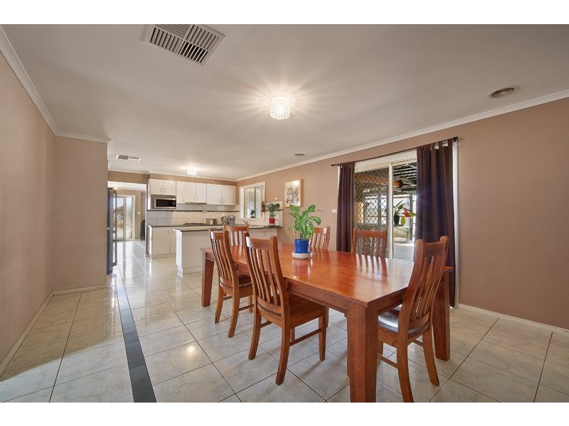 10 Honey Myrtle Way, Cranbourne VIC 3977