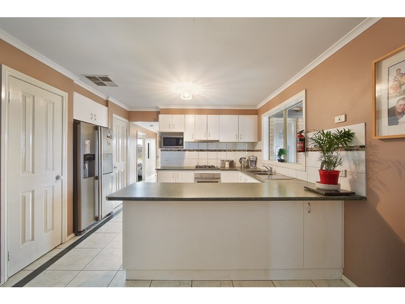 10 Honey Myrtle Way, Cranbourne VIC 3977