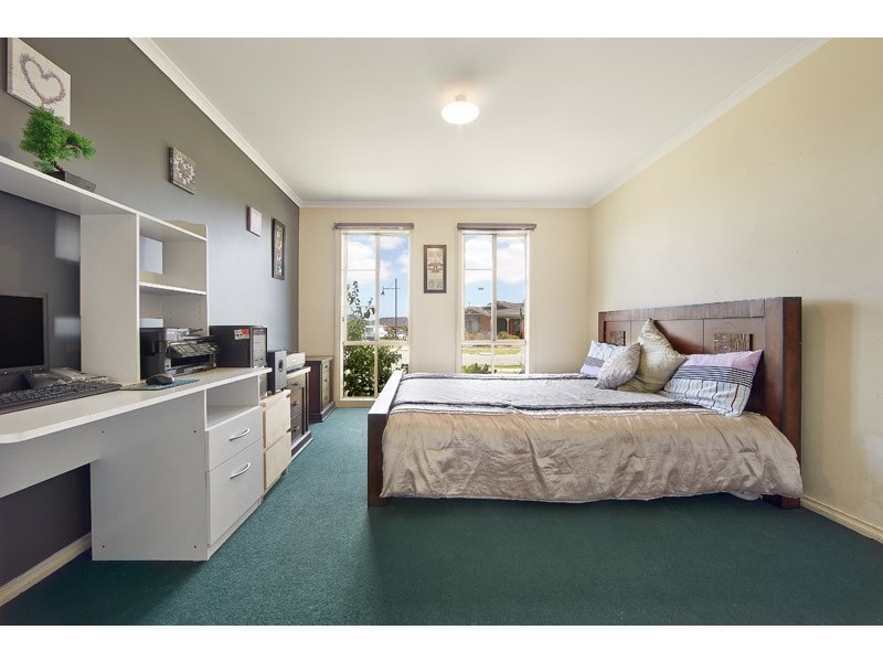 10 Honey Myrtle Way, Cranbourne VIC 3977