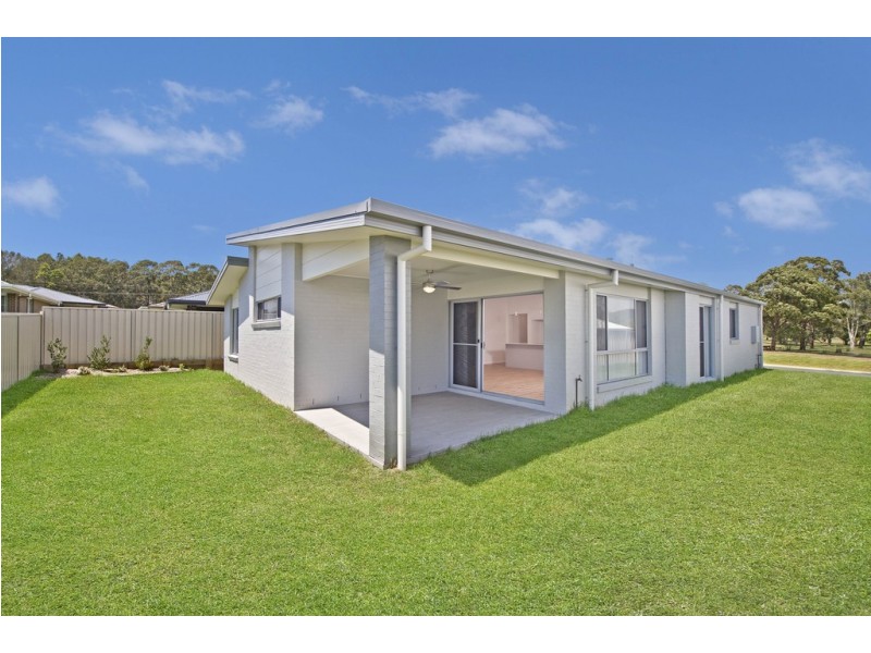 12 Solomon Drive, Lake Cathie NSW 2445